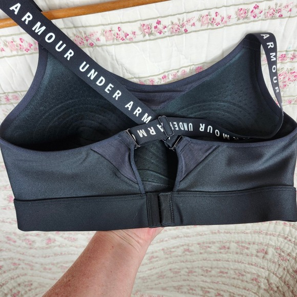 Under Armour Sports Bra Black Criss Cross Back Logo Large Gym Workout - Picture 1 of 4